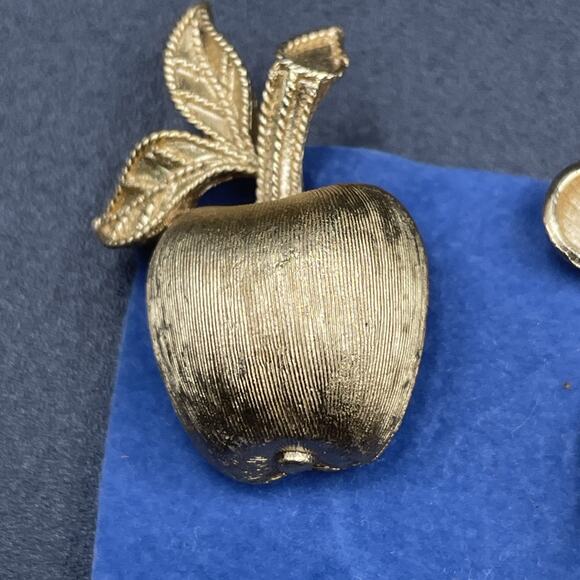 Lot Of Vintage Pins - 5 - Picture 2 of 6